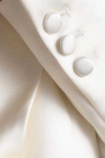 Ada Tailored Satin Blazer – Ivory Tailleurs de mariage The Wedding Explorer