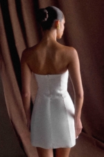 Leslie Gathered Taffeta Mini Dress – White Robes de mariée The Wedding Explorer
