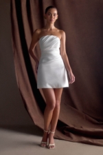 Leslie Gathered Taffeta Mini Dress – White Robes de mariée The Wedding Explorer