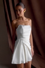 Lora Strapless Satin Mini Dress – White Robes de mariée The Wedding Explorer