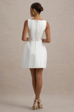 Cheri – Mini-Robe Blanche Sans Manches Ajustée Robes de mariée courtes The Wedding Explorer