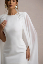 Elysium – Mini-Robe Moulante Blanche avec Cape en Chiffon Robes de mariée courtes The Wedding Explorer