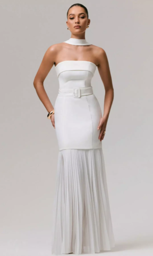 Jaquetta – Robe longue blanche ceinturée avec jupe plissée en chiffon Robes de mariée The Wedding Explorer