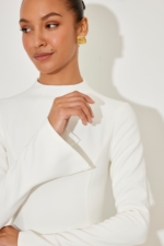 Split Sleeve Mini Dress Robes de mariée courtes The Wedding Explorer