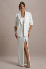 Urban – Blazer blanc à décolleté plongeant et coupe ample Tailleurs de mariage The Wedding Explorer