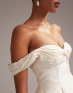 ASOS DESIGN – Robe de mariée froncée longueur mollet coupe structurée à épaules dénudées – Ivoire Robes de mariée The Wedding Explorer