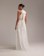 ASOS DESIGN – Robe de mariée longue à dos nu et fleurs en relief – Ivoire Robes de mariée The Wedding Explorer