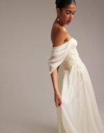 ASOS DESIGN – Robe de mariée longue plissée style corset à manches drapées – Ivoire Robes de mariée The Wedding Explorer