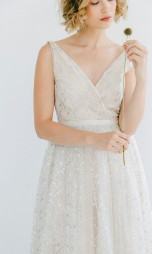 Robe de mariée scintillante champagne en tulle à sequins – élégance bohème chic Robes de mariée The Wedding Explorer