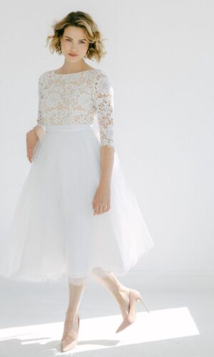 Robe de mariée mi-longue en tulle et dentelle manches moderne Robes de mariée courtes The Wedding Explorer Robe de mariée mi-longue en tulle et dentelle manches moderne Robes de mariée courtes The Wedding Explorer