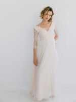 Robe de mariée en dentelle et tulle pastel rose poudré Robes de mariée The Wedding Explorer