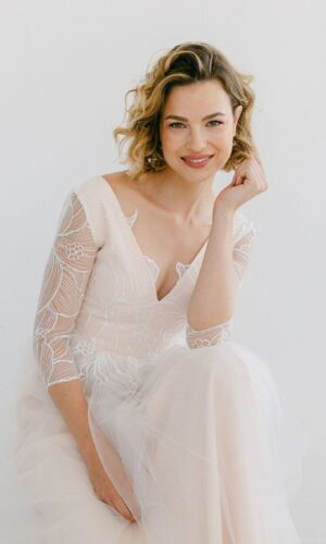 Robe de mariée en dentelle et tulle pastel rose poudré Robes de mariée The Wedding Explorer