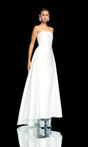 The Tiffany Maxi Dress in Cream Robes de mariée The Wedding Explorer