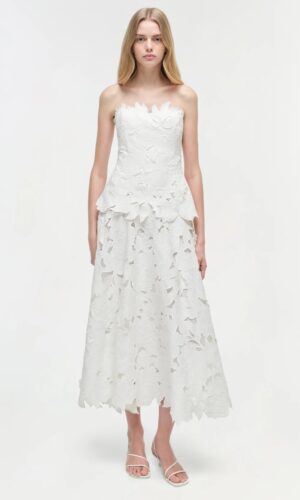 Audrey Embroidered Midi Dress Accessoires cheveux mariage The Wedding Explorer