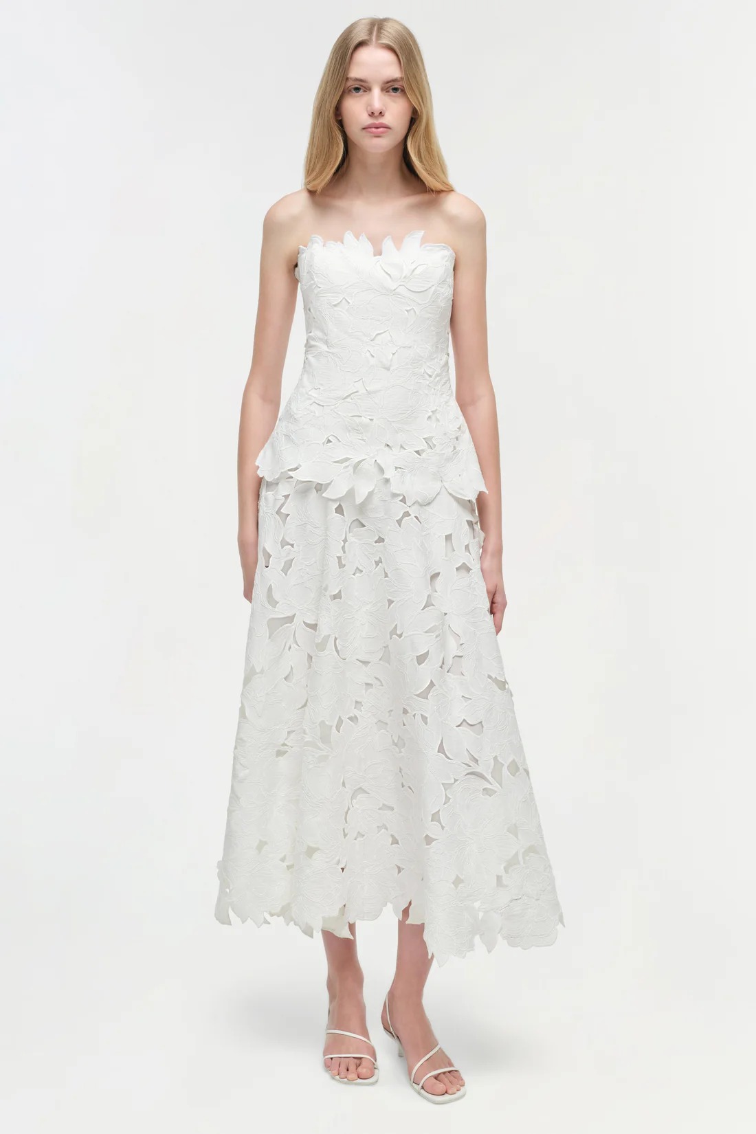 Audrey Embroidered Midi Dress Accessoires cheveux mariage The Wedding Explorer