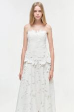 Audrey Embroidered Midi Dress Accessoires cheveux mariage The Wedding Explorer